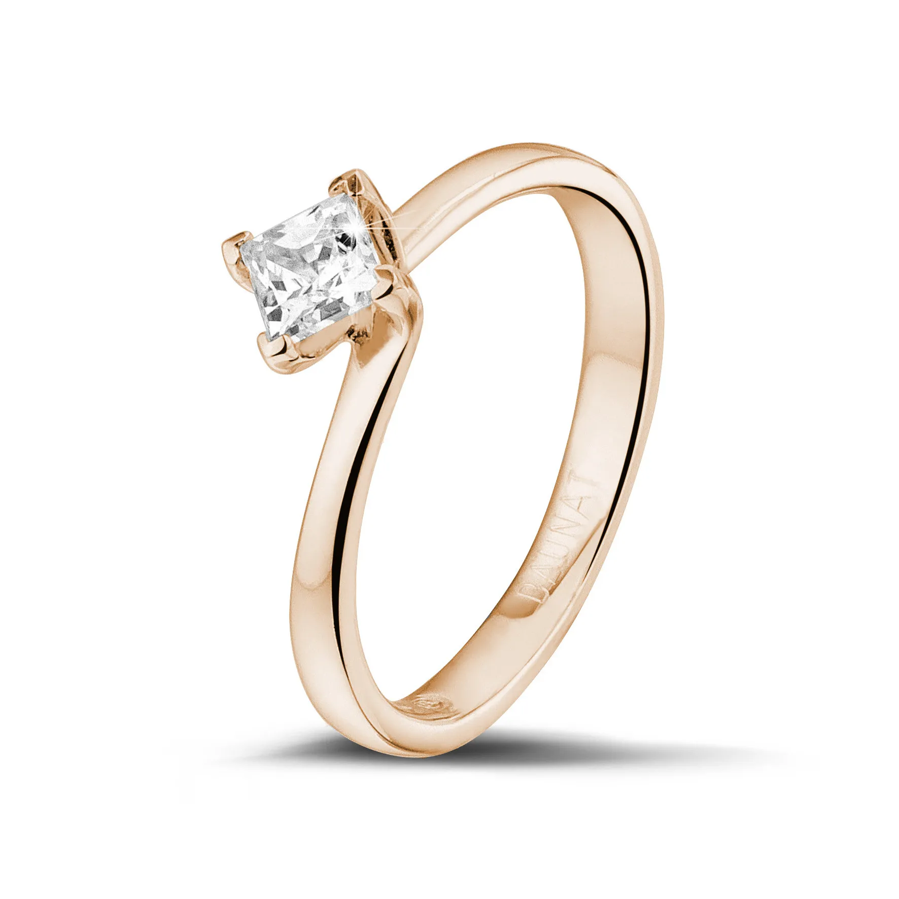 0.50 quilates anillo solitario en oro rojo con diamante talla princesa 