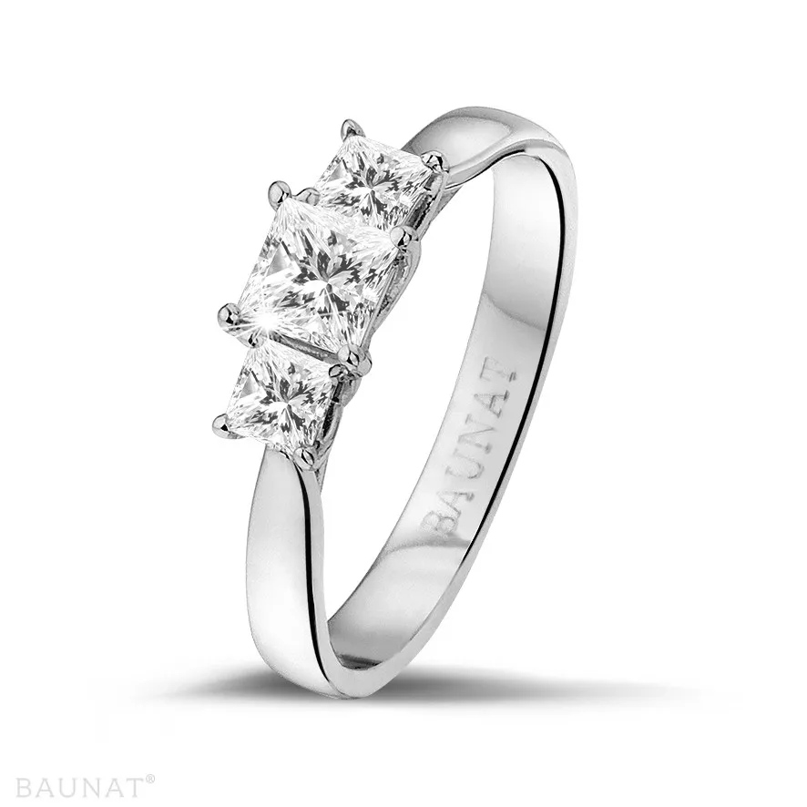 0.70 quilates anillo trilogía en platino con diamantes talla princesa 