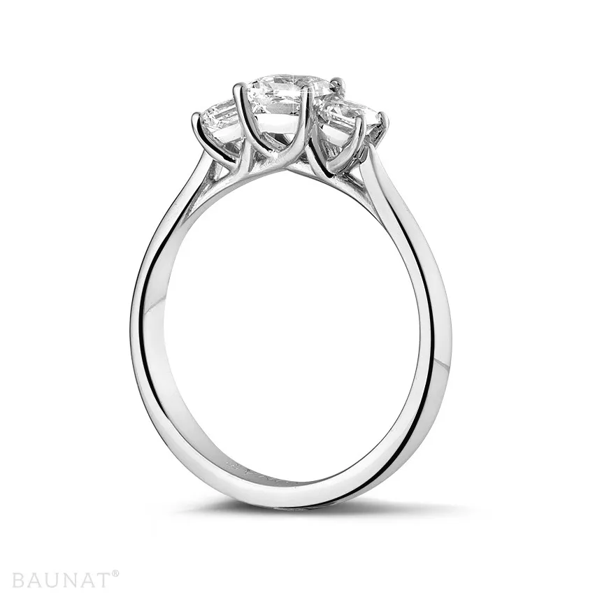 0.70 quilates anillo trilogía en platino con diamantes talla princesa 
