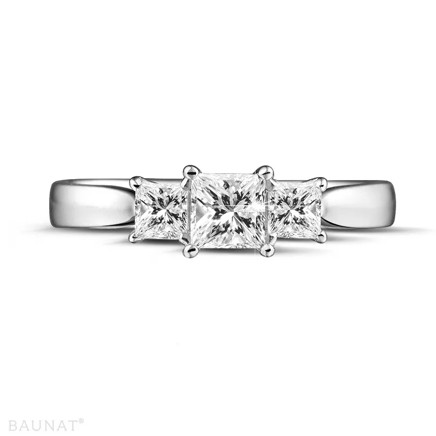 0.70 quilates anillo trilogía en platino con diamantes talla princesa 