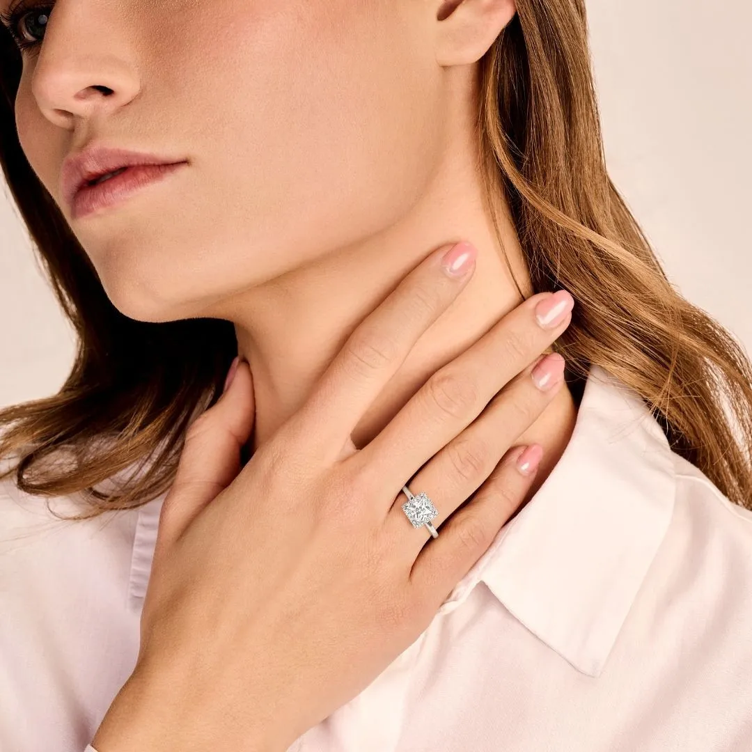 0.70 quilates halo anillo solitario diamante princesa en oro blanco con diamantes redondos 