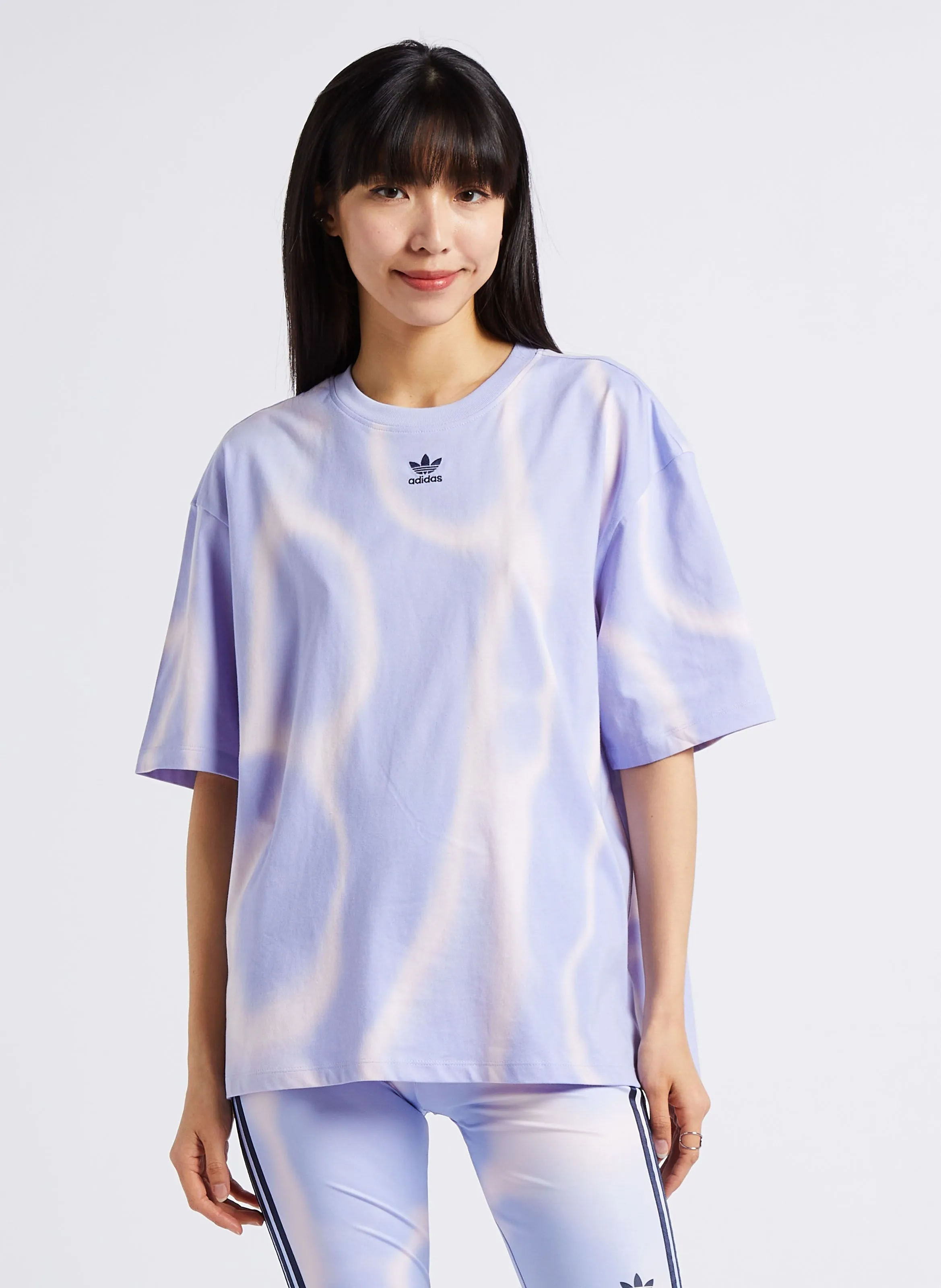 ADIDAS Camiseta oversize de algodón con cuello redondo estampado. en violeta