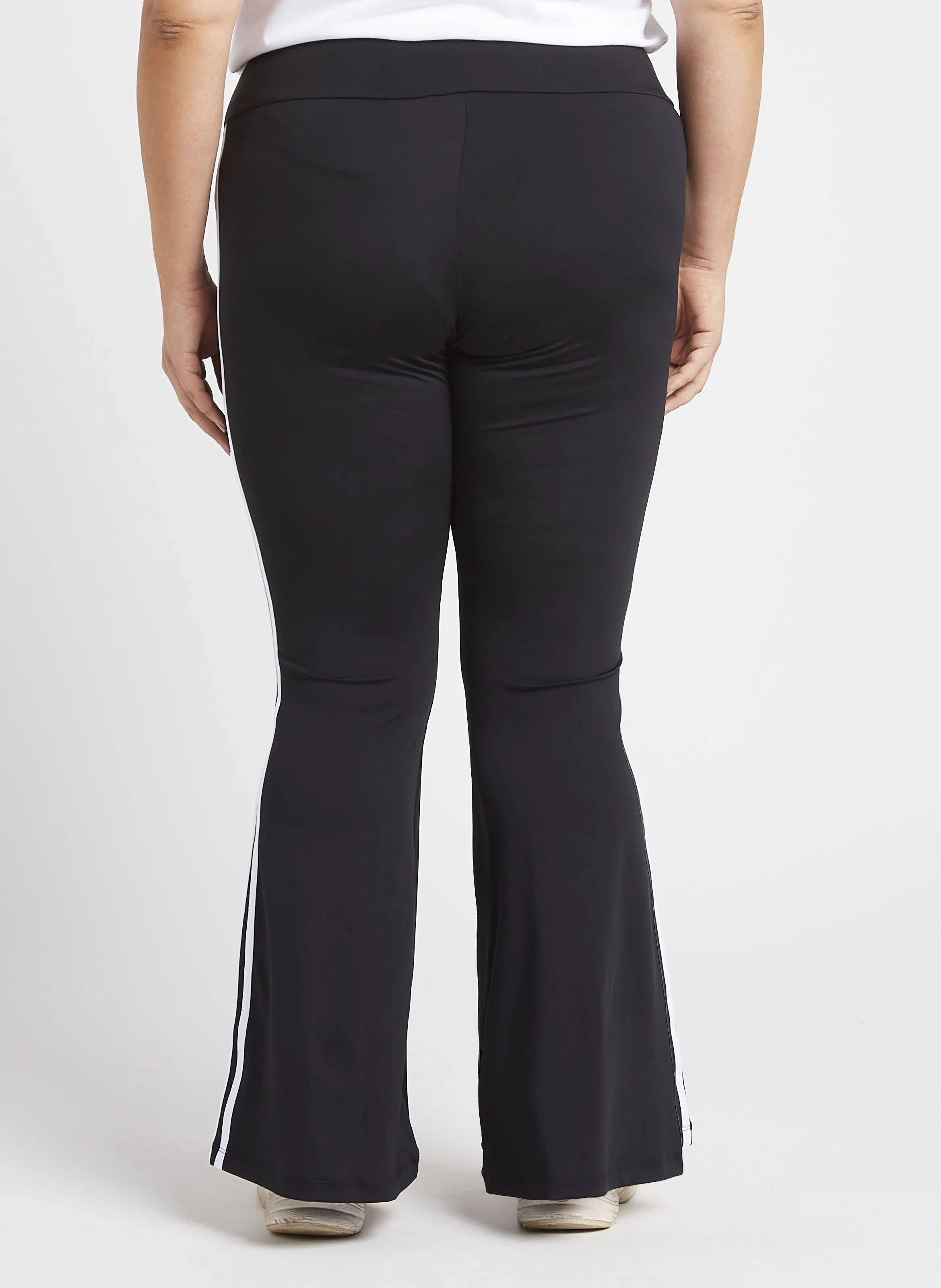 ADIDAS Leggin evasé de mezcla de fibras recicladas en negro