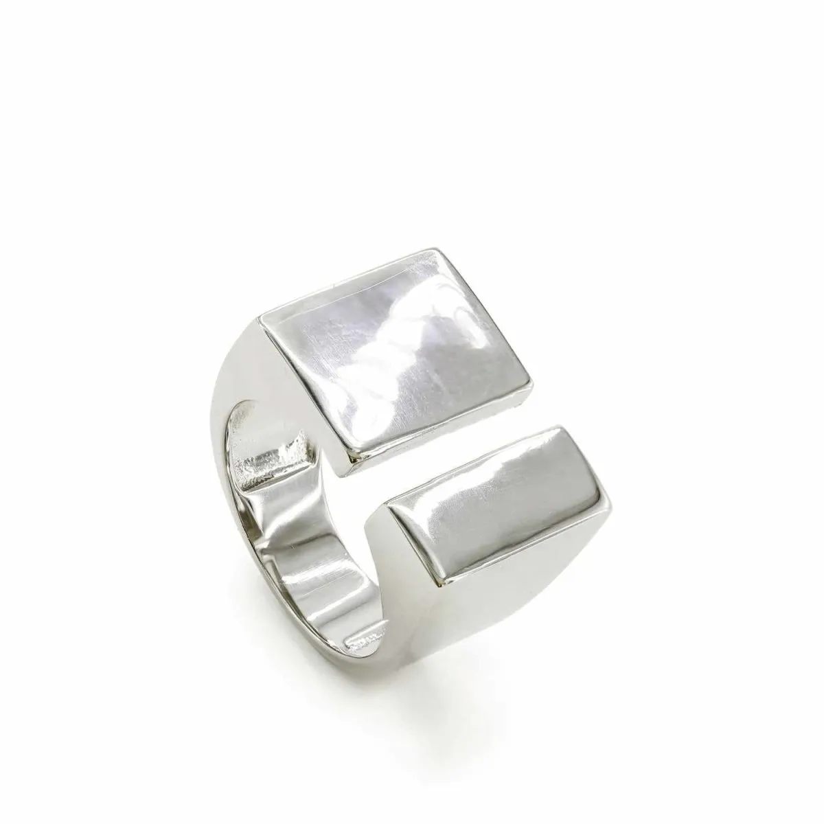 Anillo sello diseo abierto con plata lisa