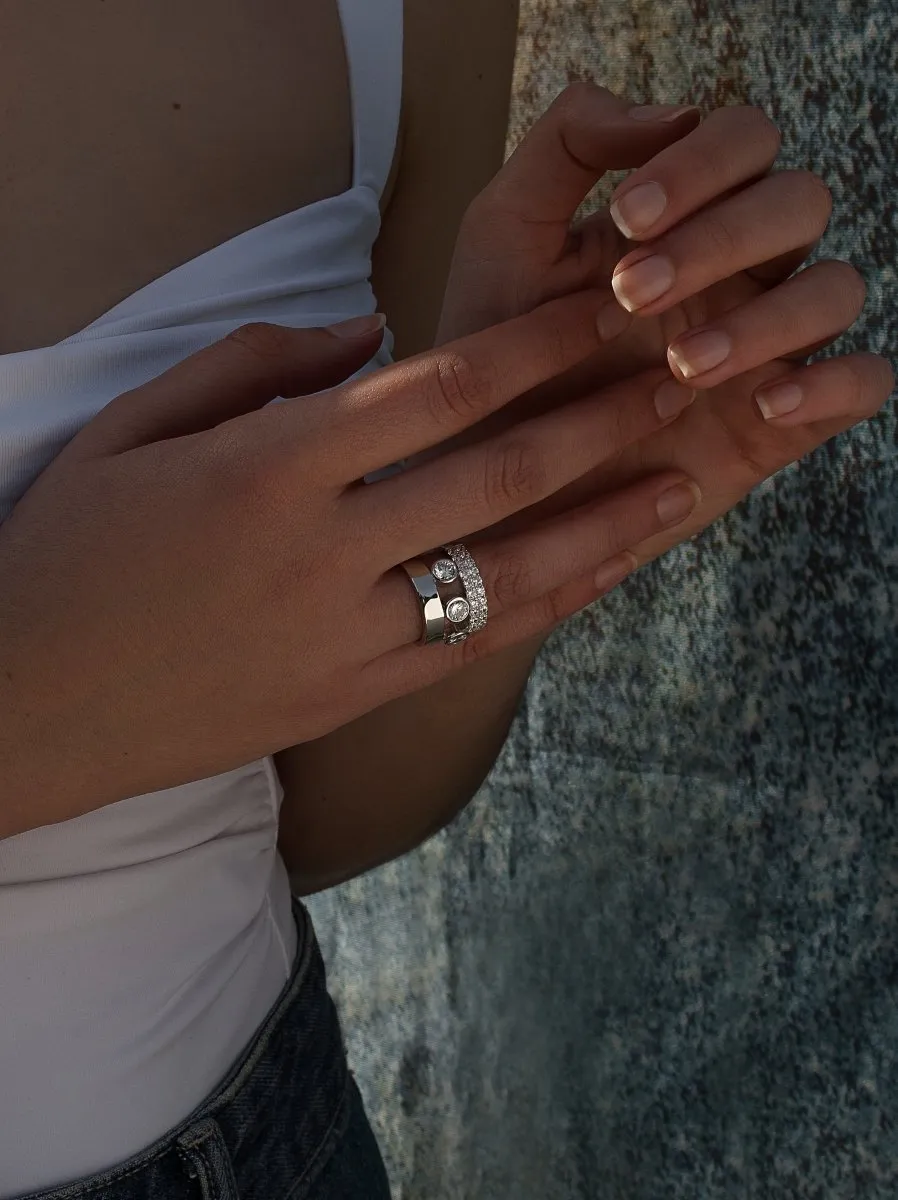 Anillos anchos formados por tres carriles de circonitas