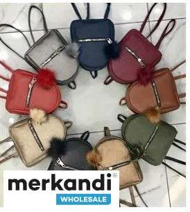 Aporta versatilidad a tus pedidos al por mayor con bolsos de mujer en diferentes colores y modelos.
