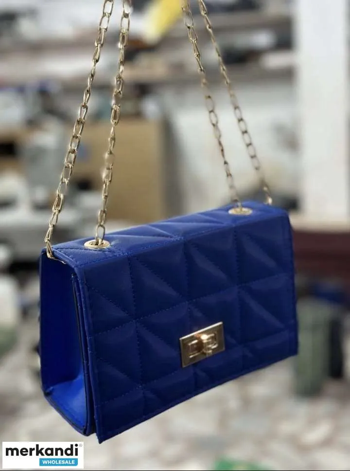 Bolsos de mujer al por mayor con una gran cantidad de alternativas de colores y modelos.