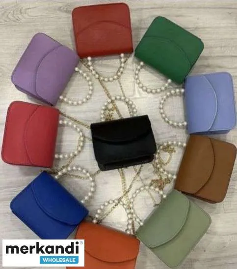 Bolsos de mujer al por mayor con una gran cantidad de alternativas de colores y modelos.