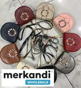 Bolsos de mujer al por mayor, que abarcan una amplia gama de colores y modelos.