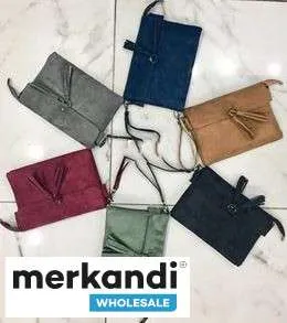 Bolsos de mujer al por mayor, que abarcan una amplia gama de colores y modelos.