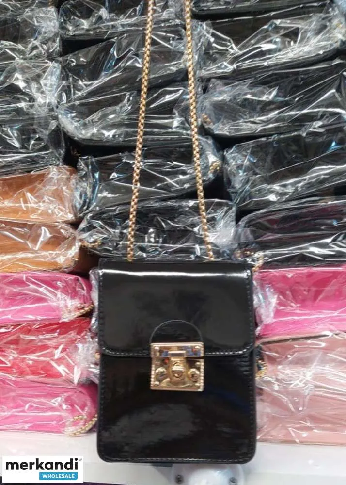 Bolsos de mujer de moda con variantes alternativas de color y estilo para la venta al por mayor.