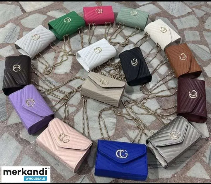 Bolsos de mujer de moda con variantes alternativas de color y estilo para la venta al por mayor.