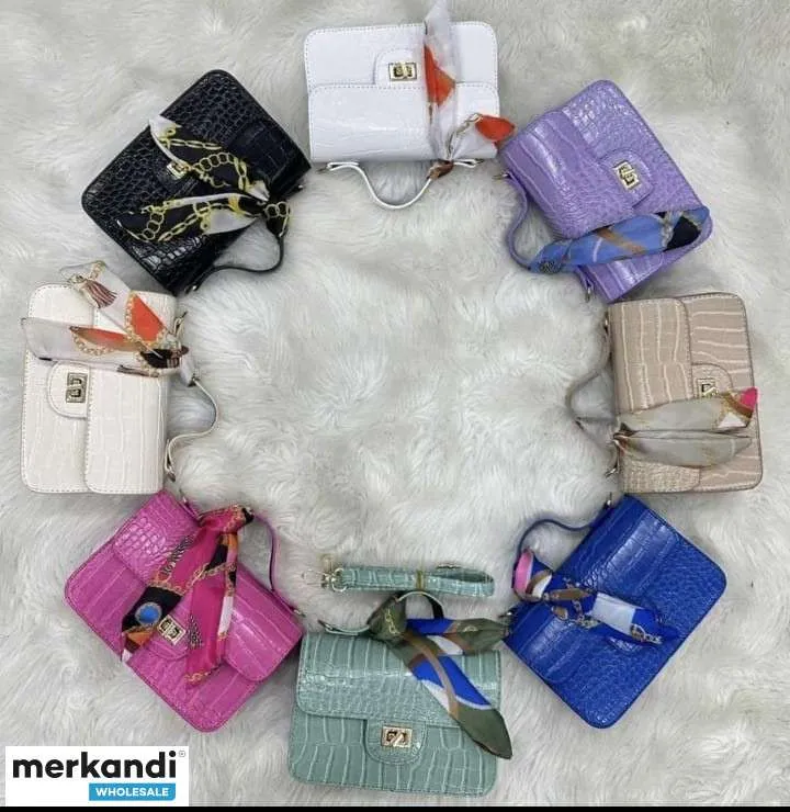 Bolsos de mujer de moda con variantes alternativas de color y estilo para la venta al por mayor.