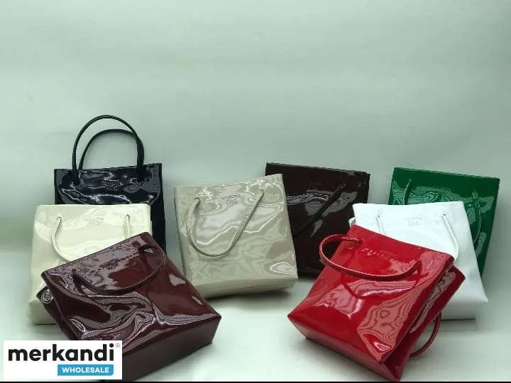 Bolsos de mujer DMY al por mayor con varias opciones de color y modelo.