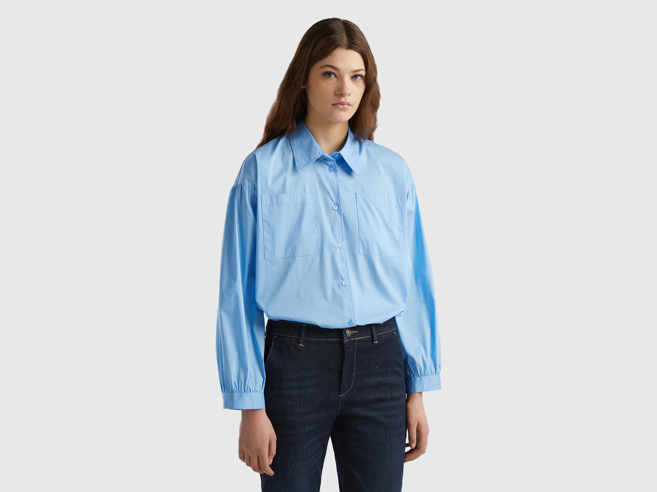 Camisa boxy fit con mangas abullonadas