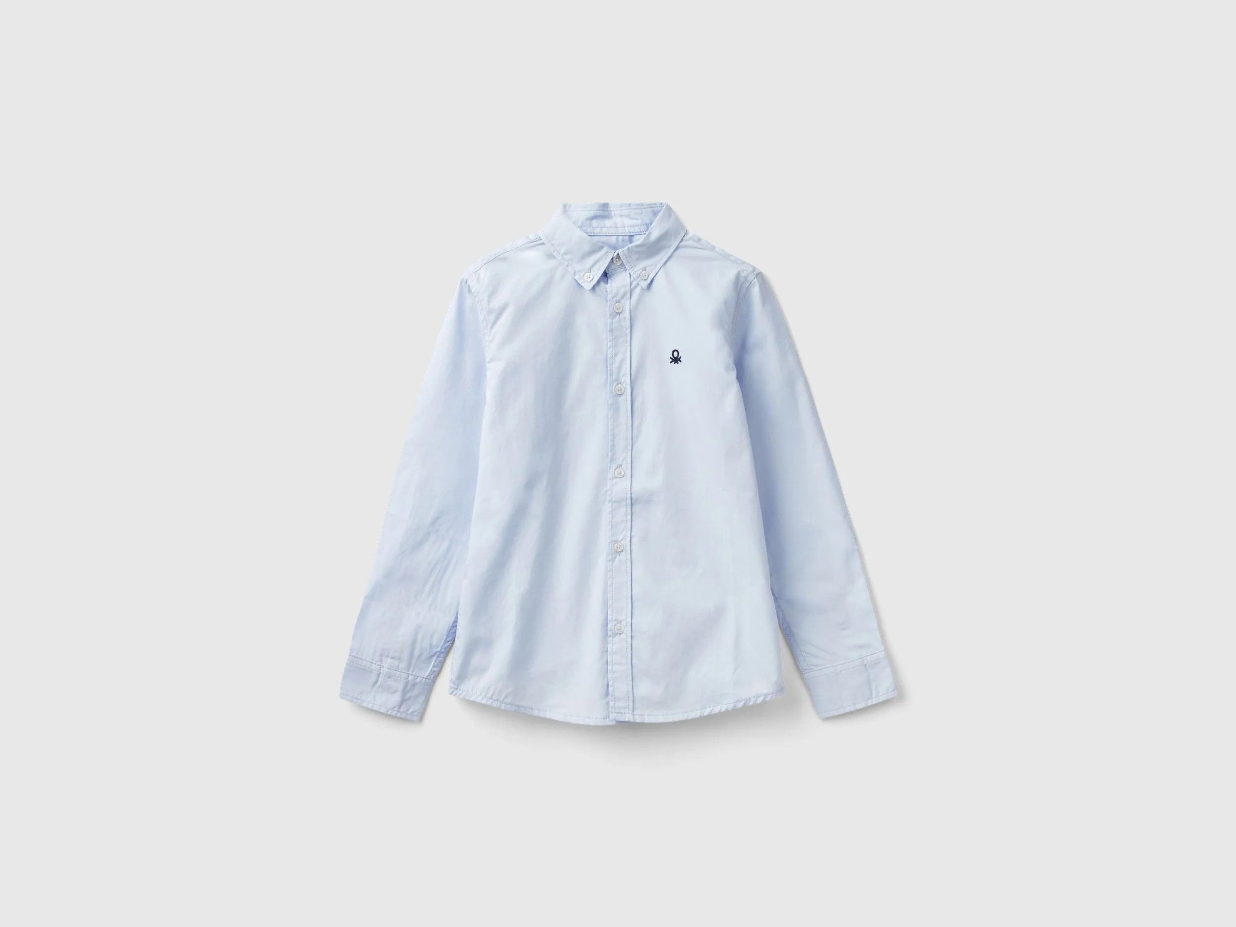 Camisa con cuello abotonado
