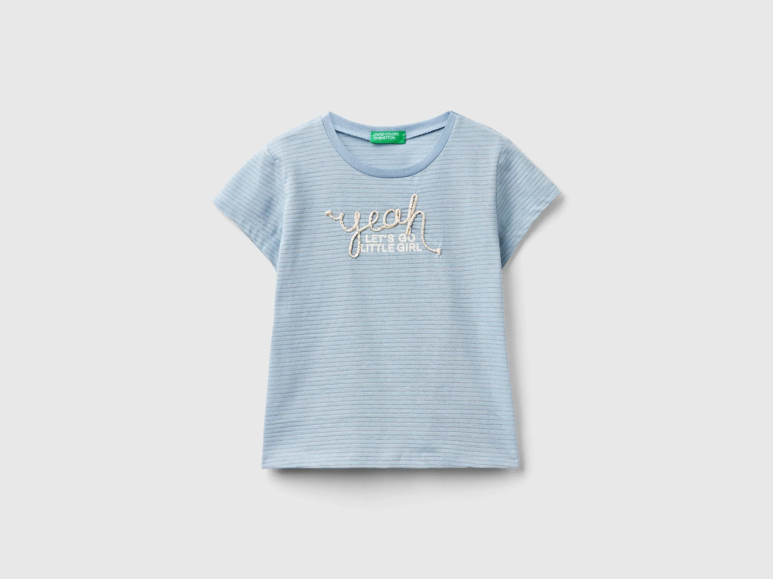Camiseta con bordado de cuerda