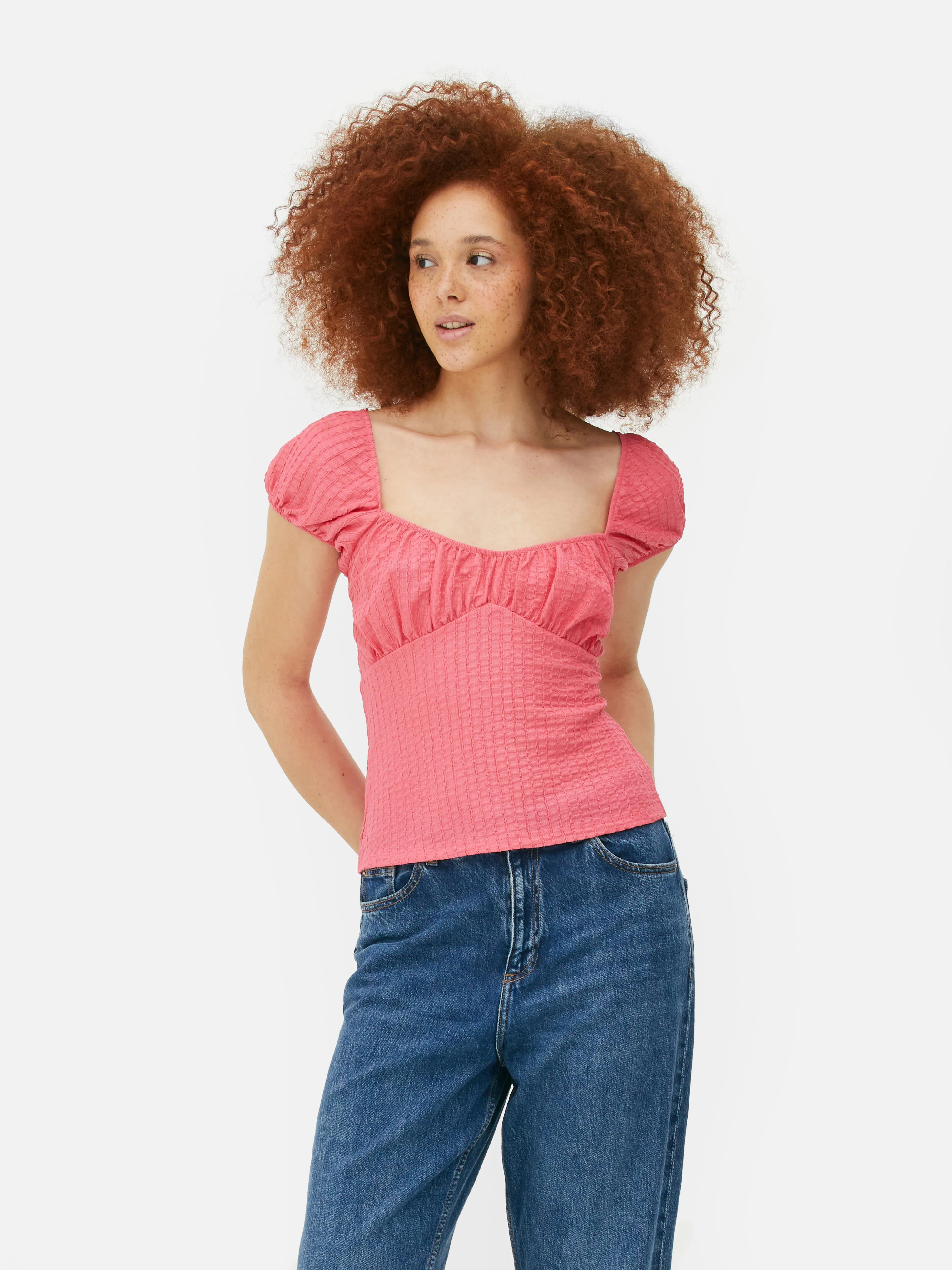 Camiseta escotada con mangas abullonadas