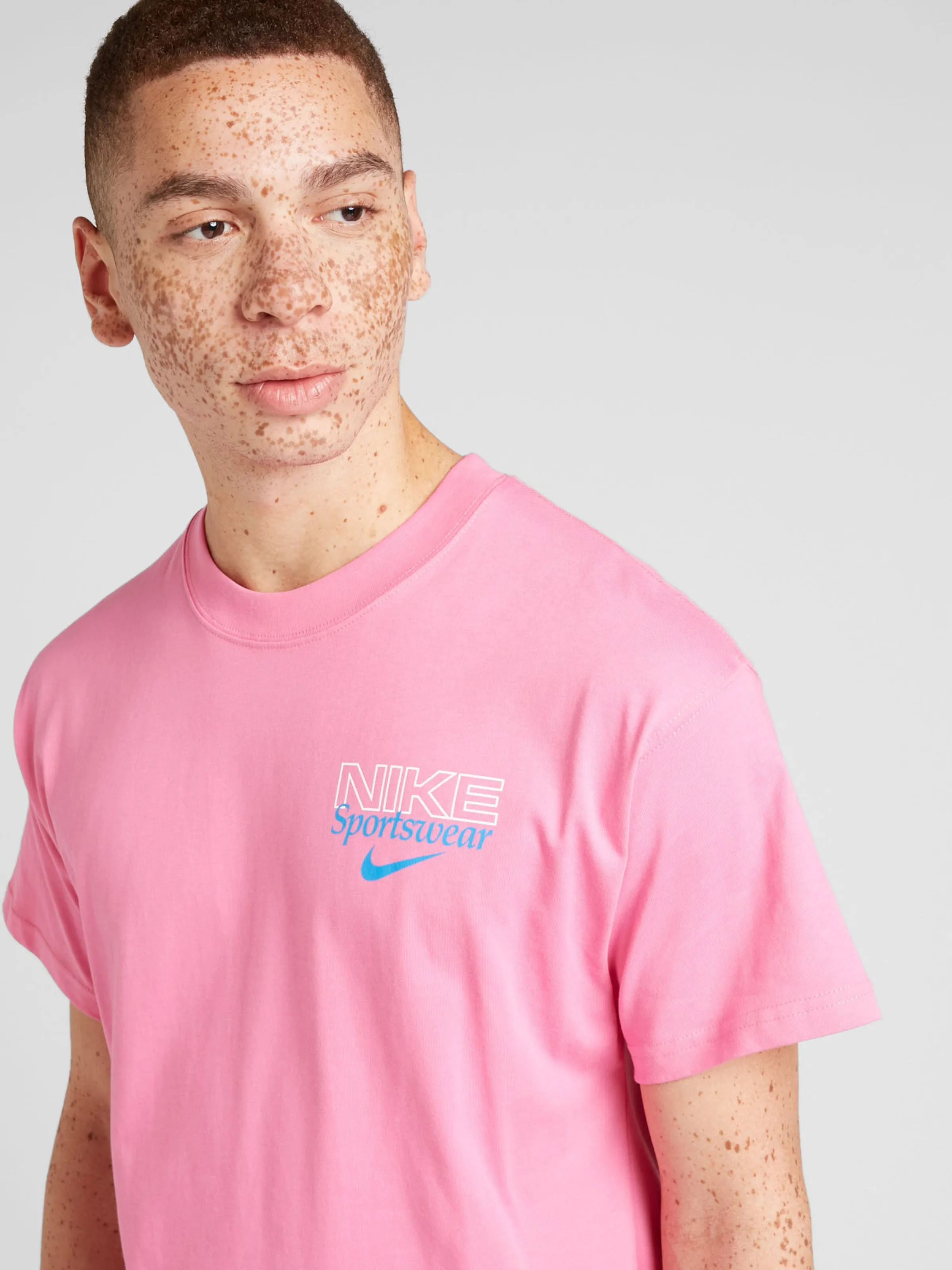 Camiseta Nike Sportswear en Rosa Claro