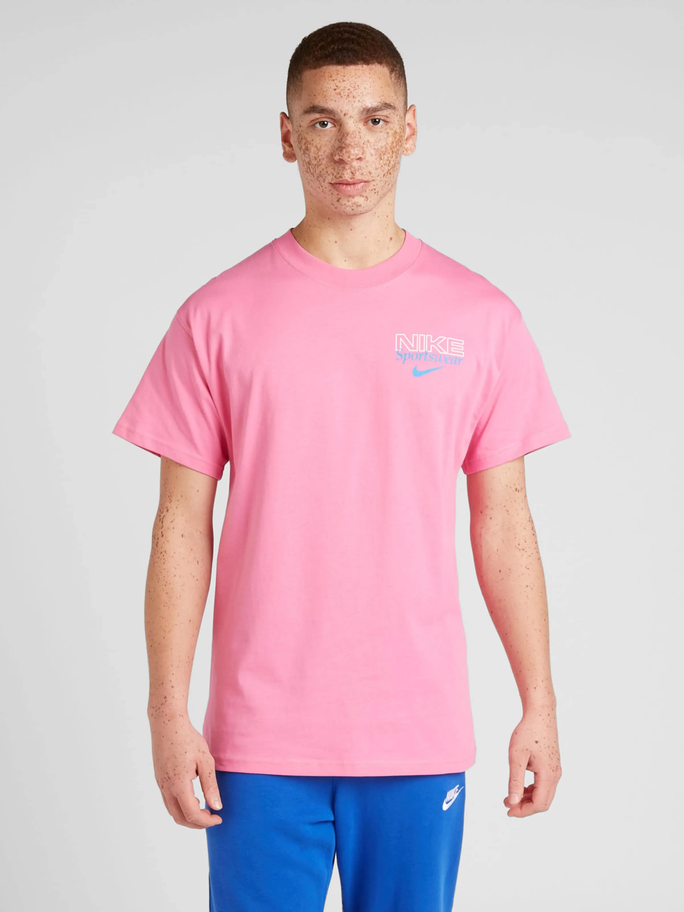 Camiseta Nike Sportswear en Rosa Claro