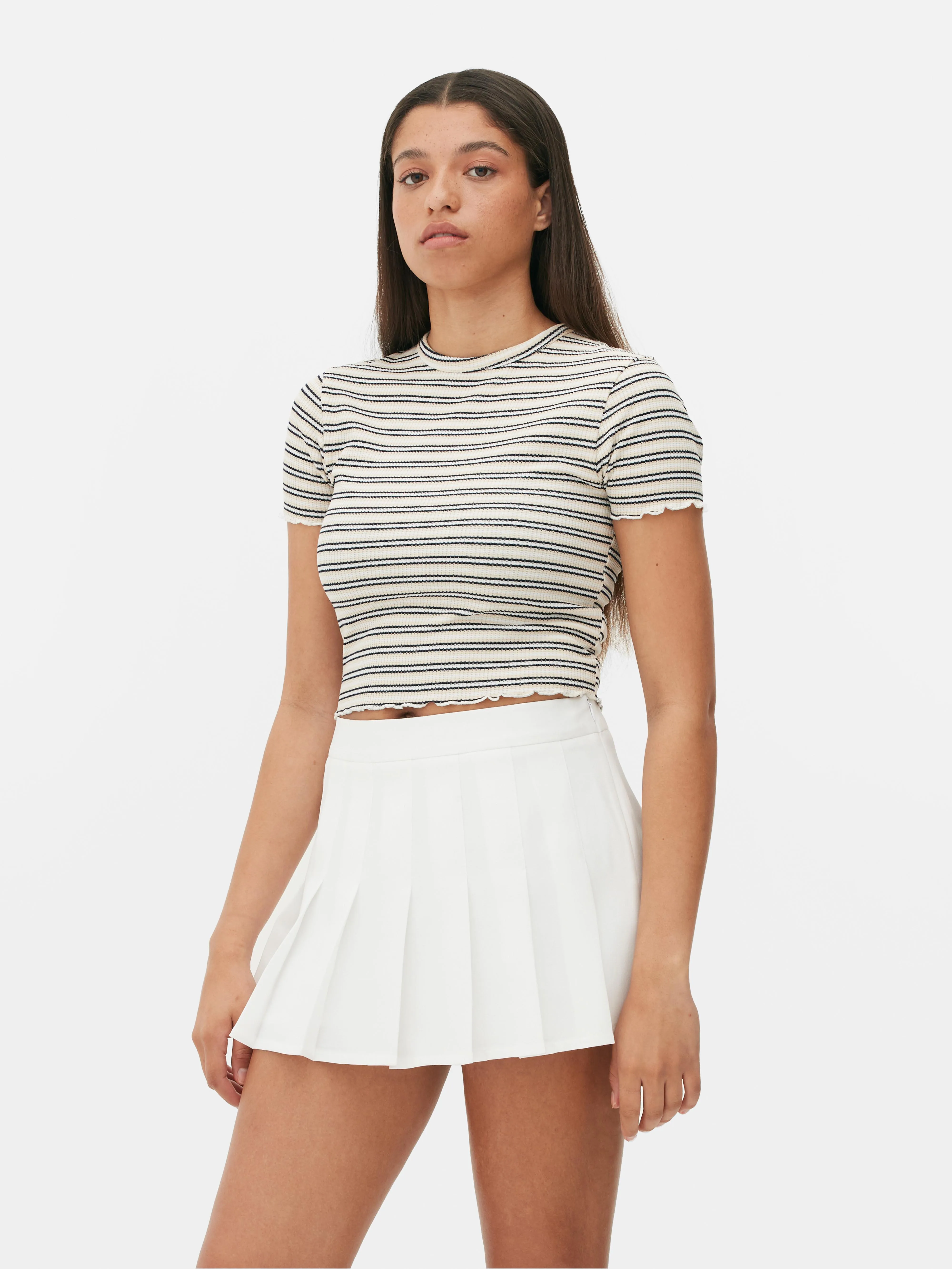 Camiseta texturizada con bajo ondulado