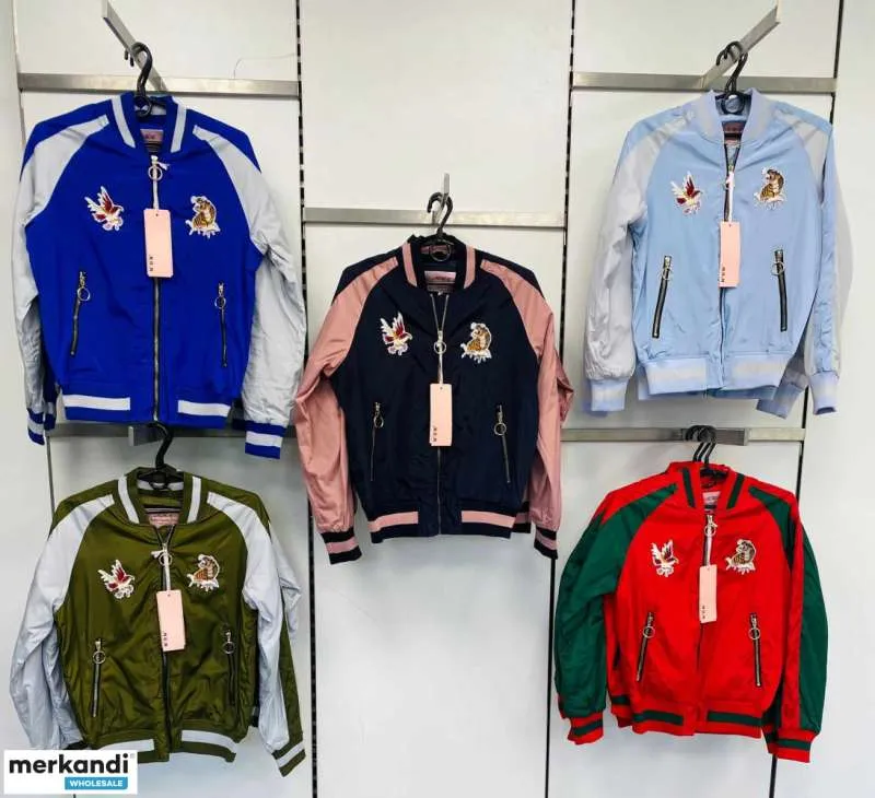 Chaqueta bomber para mujer: ¡un éxito de primavera! Parches Juveniles Femeninos