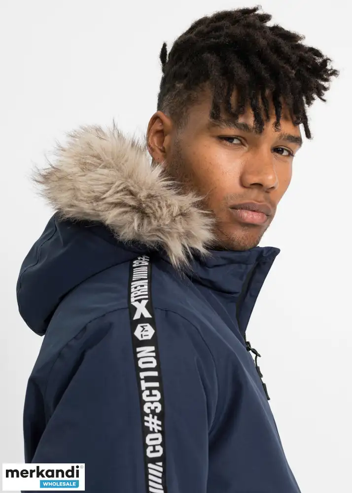 Chaqueta de invierno para hombre 976057 con capucha de Bonprix en color azul oscuro