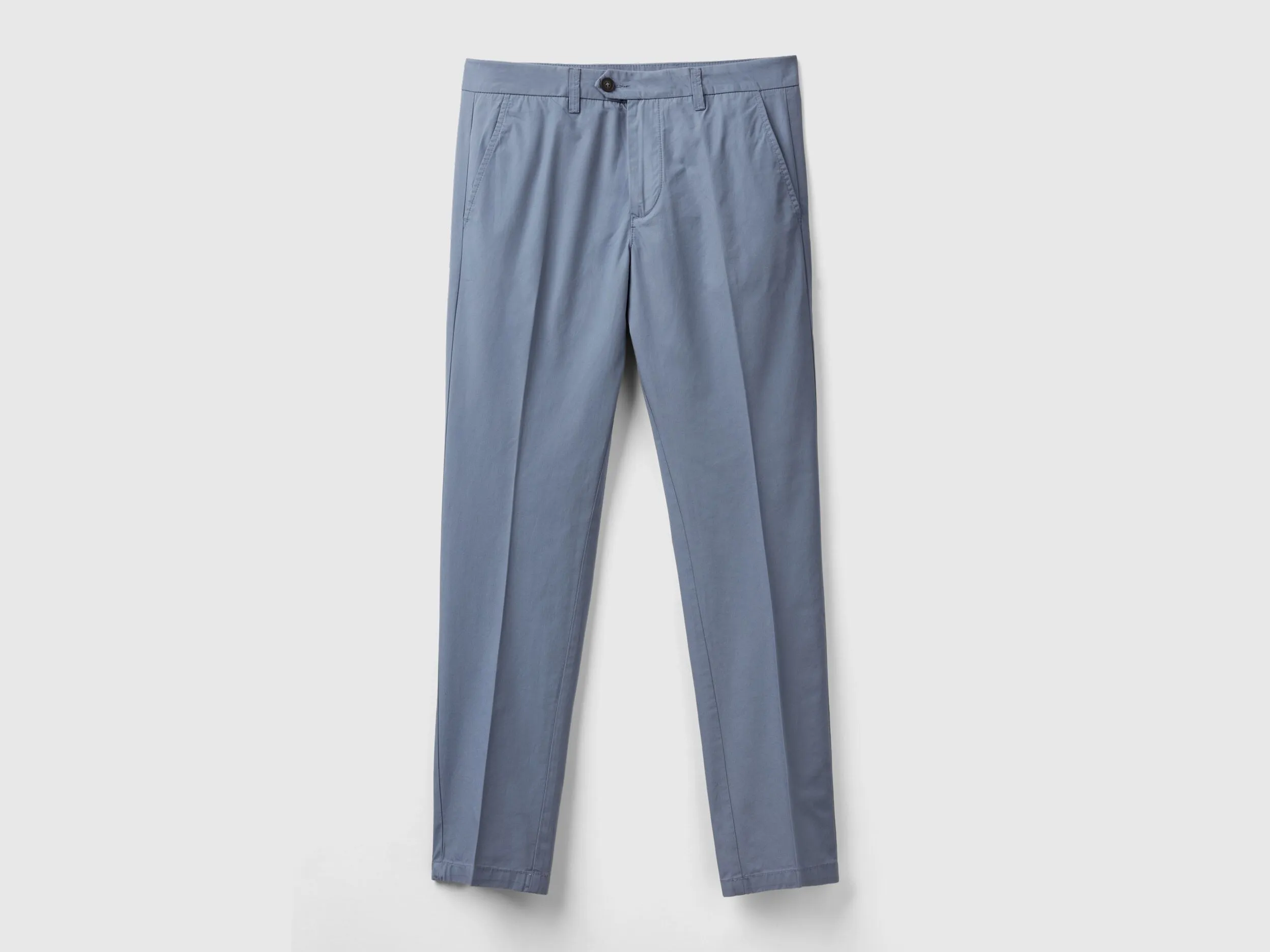 Chinos slim fit de algodón ligero
