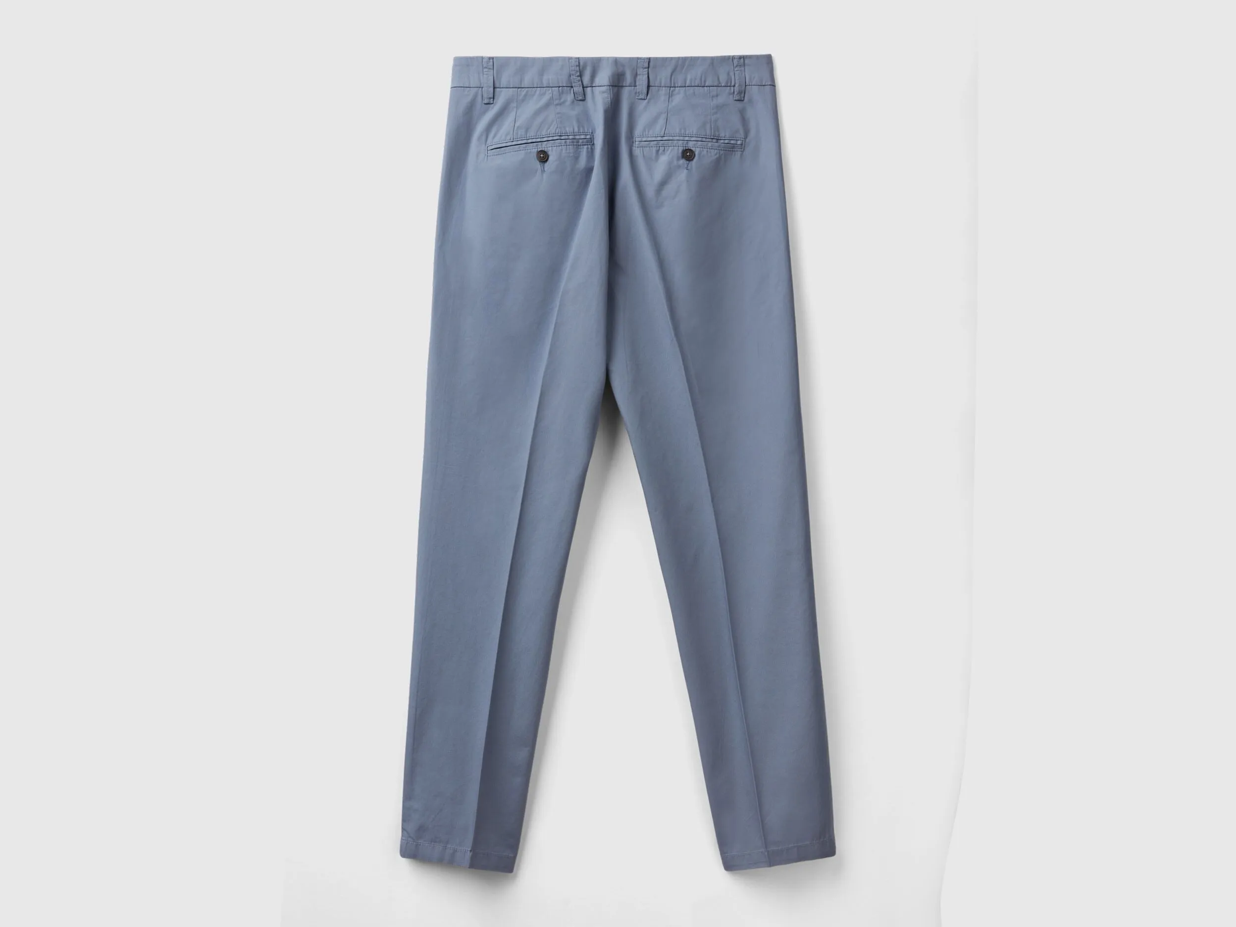 Chinos slim fit de algodón ligero