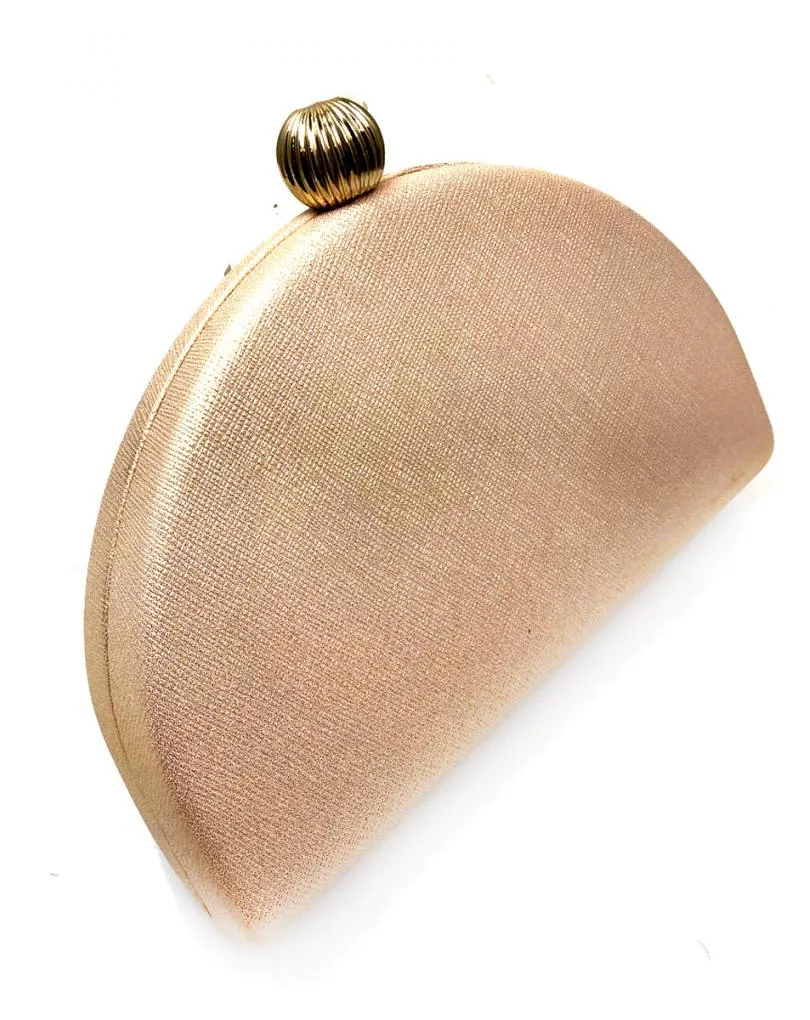 CLUTCH DE FIESTA DORADOS CON ORIGINAL DISEÑO DE MEDIA LUNA