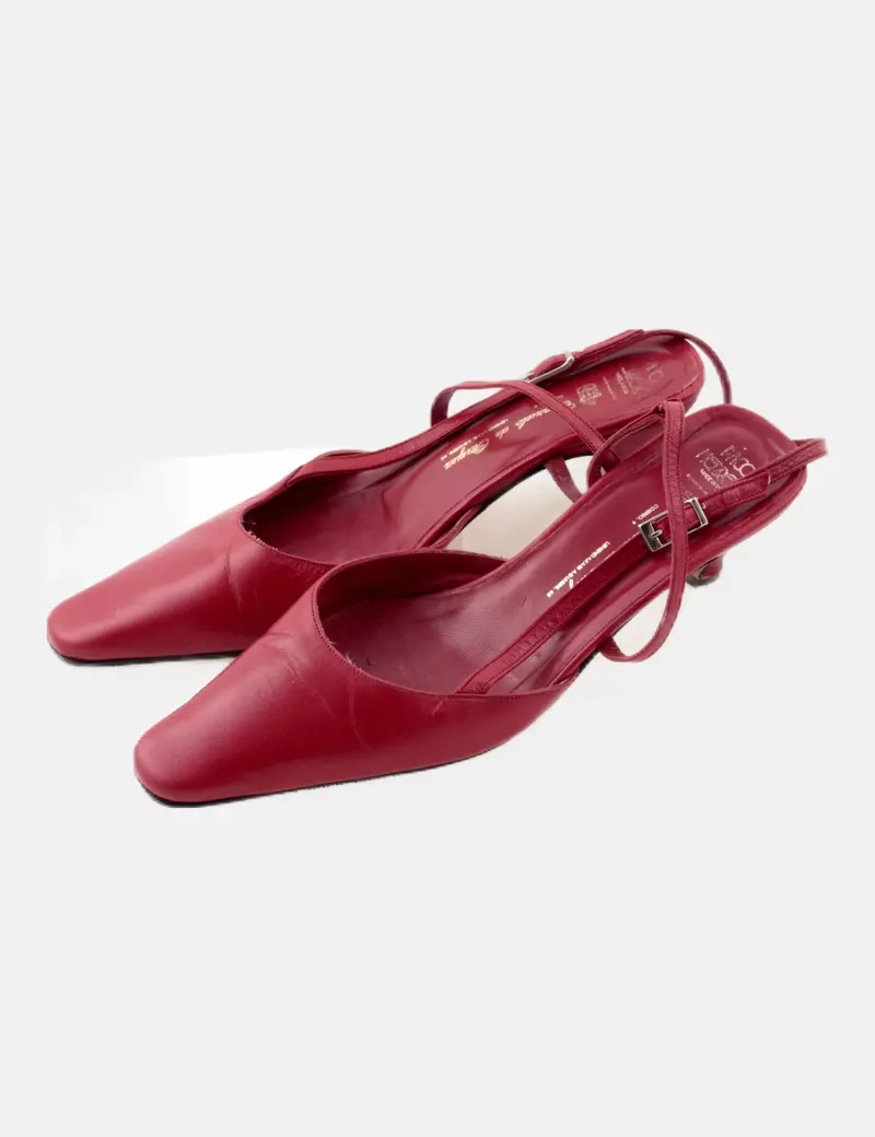 Consuelo de Otazua Zapato rojo abierto tacón bajo