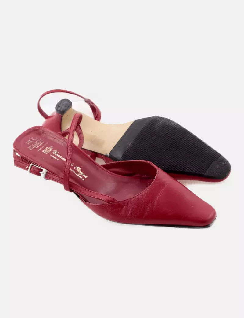 Consuelo de Otazua Zapato rojo abierto tacón bajo