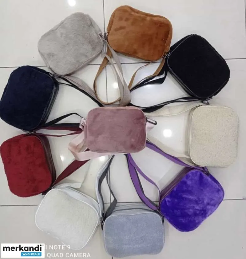 Descubre nuestra selección de bolsos de mujer de Turquía que están súper de moda y ofrecen una amplia gama de colores.