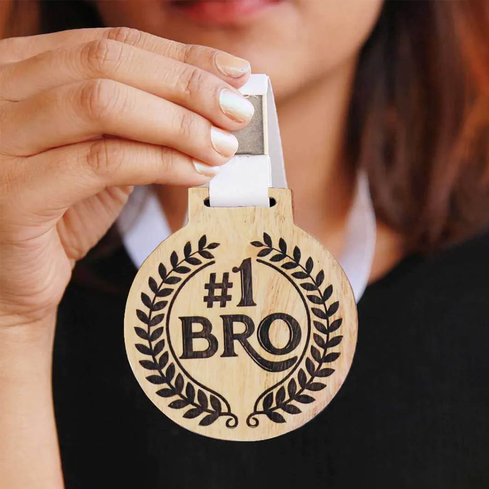Diseño de medalla de madera personalizado