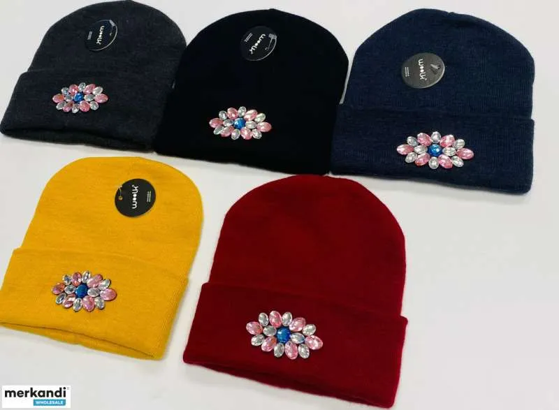 GORRA DE MUJER CON CIRCONITAS CúBICAS DESENROLLADAS  OTOñO/INVIERNO  COLORES!