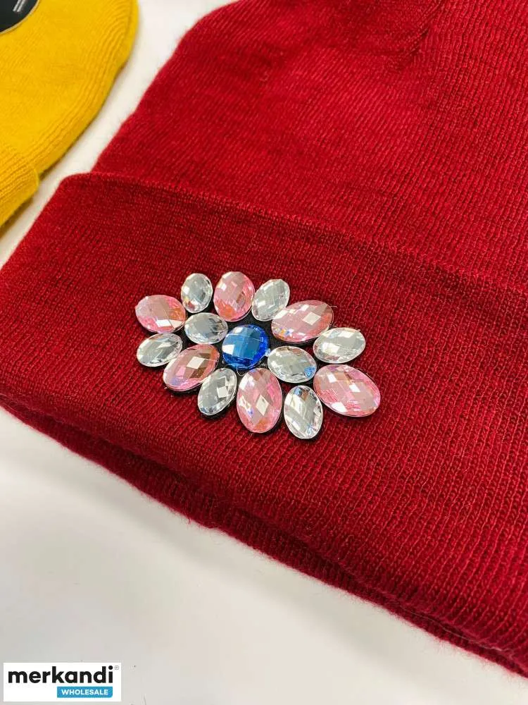 GORRA DE MUJER CON CIRCONITAS CúBICAS DESENROLLADAS  OTOñO/INVIERNO  COLORES!