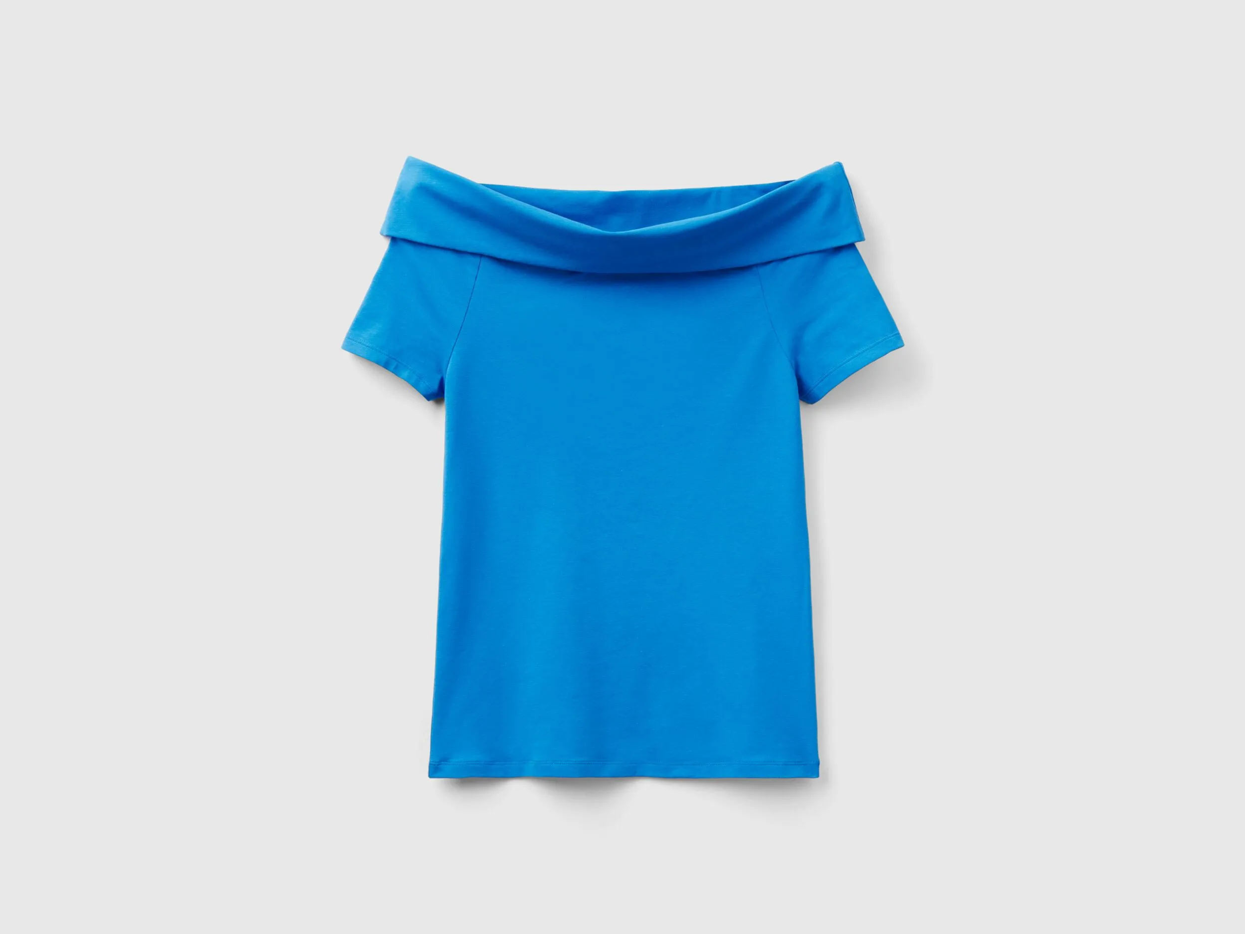 Jersey ajustado con hombros descubiertos