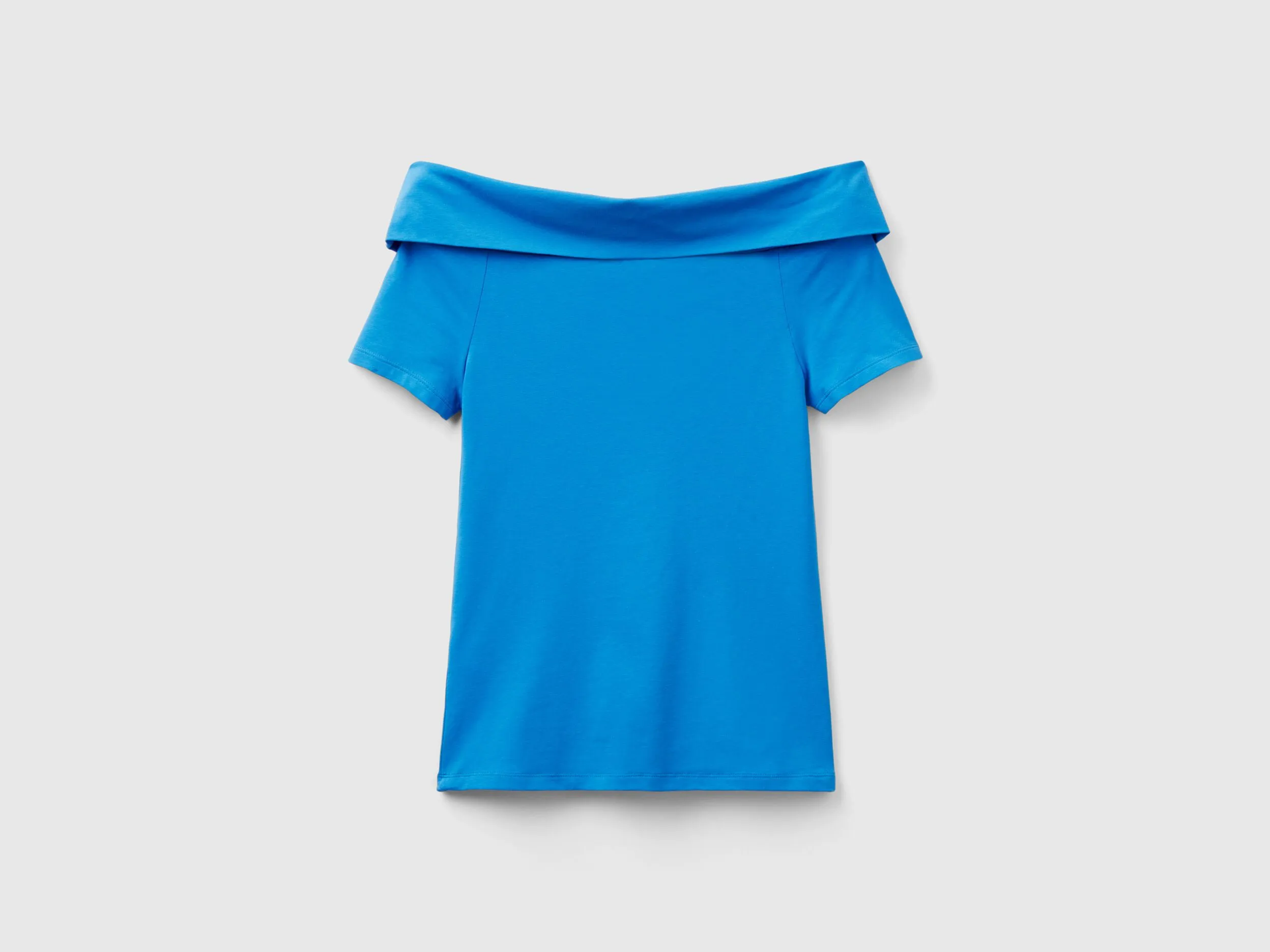 Jersey ajustado con hombros descubiertos