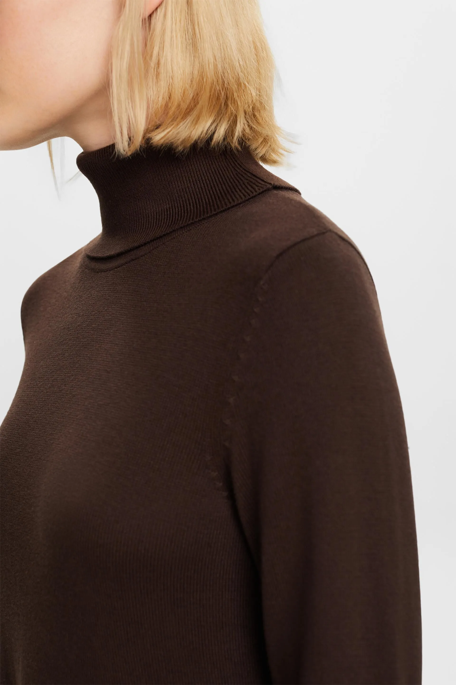 Minivestido de punto con cuello alto