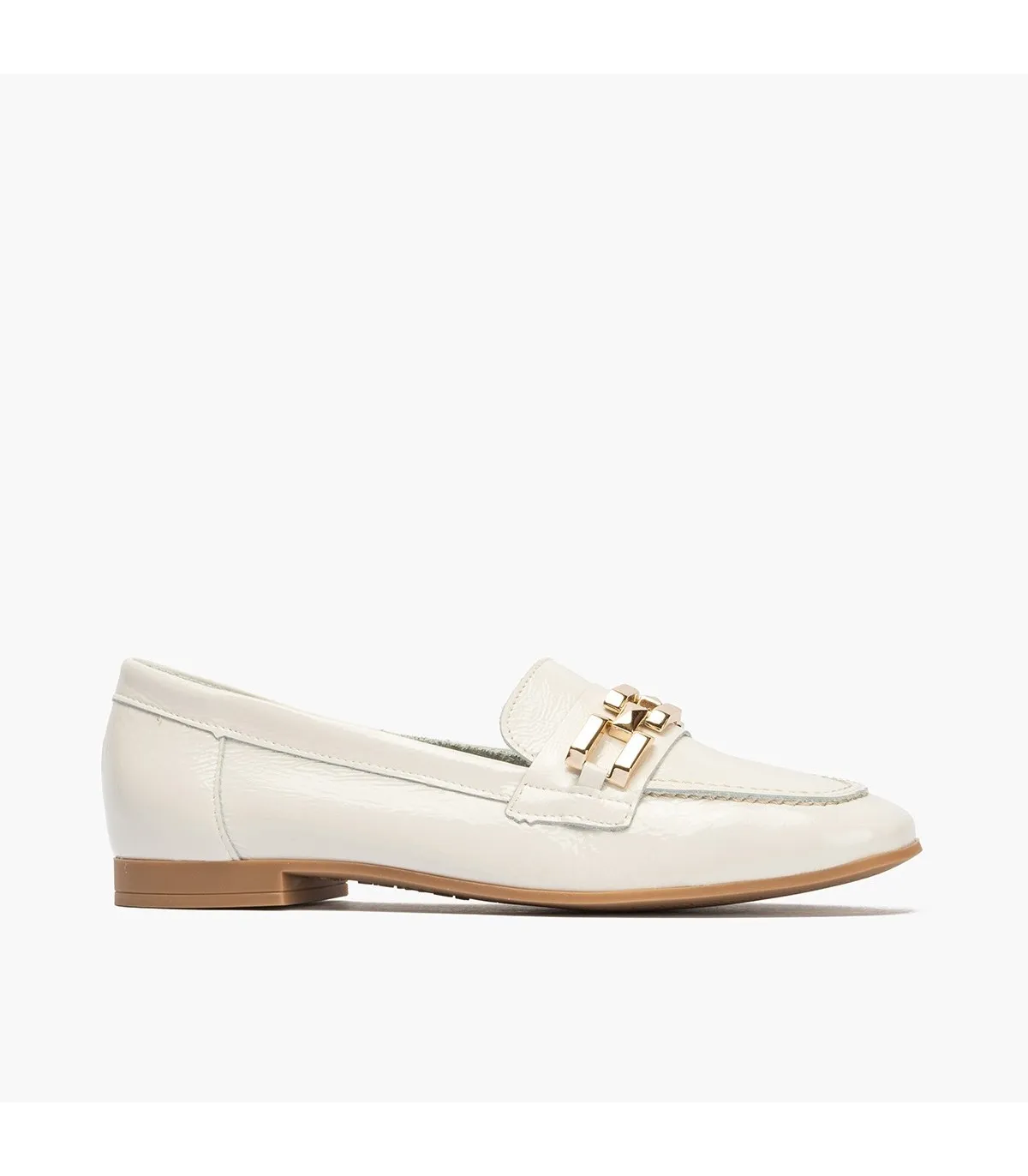Mocasines de mujer en piel charol con adorno y tacón bajo B