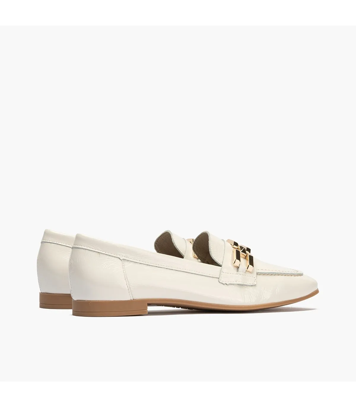 Mocasines de mujer en piel charol con adorno y tacón bajo B
