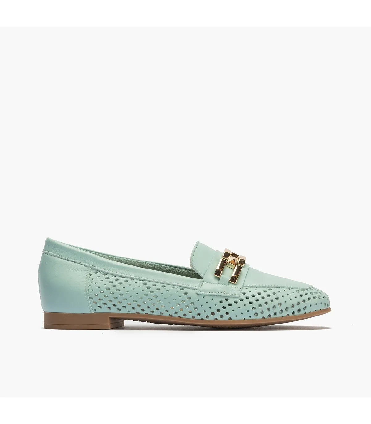 Mocasines de mujer en piel picados con adorno y tacón bajo