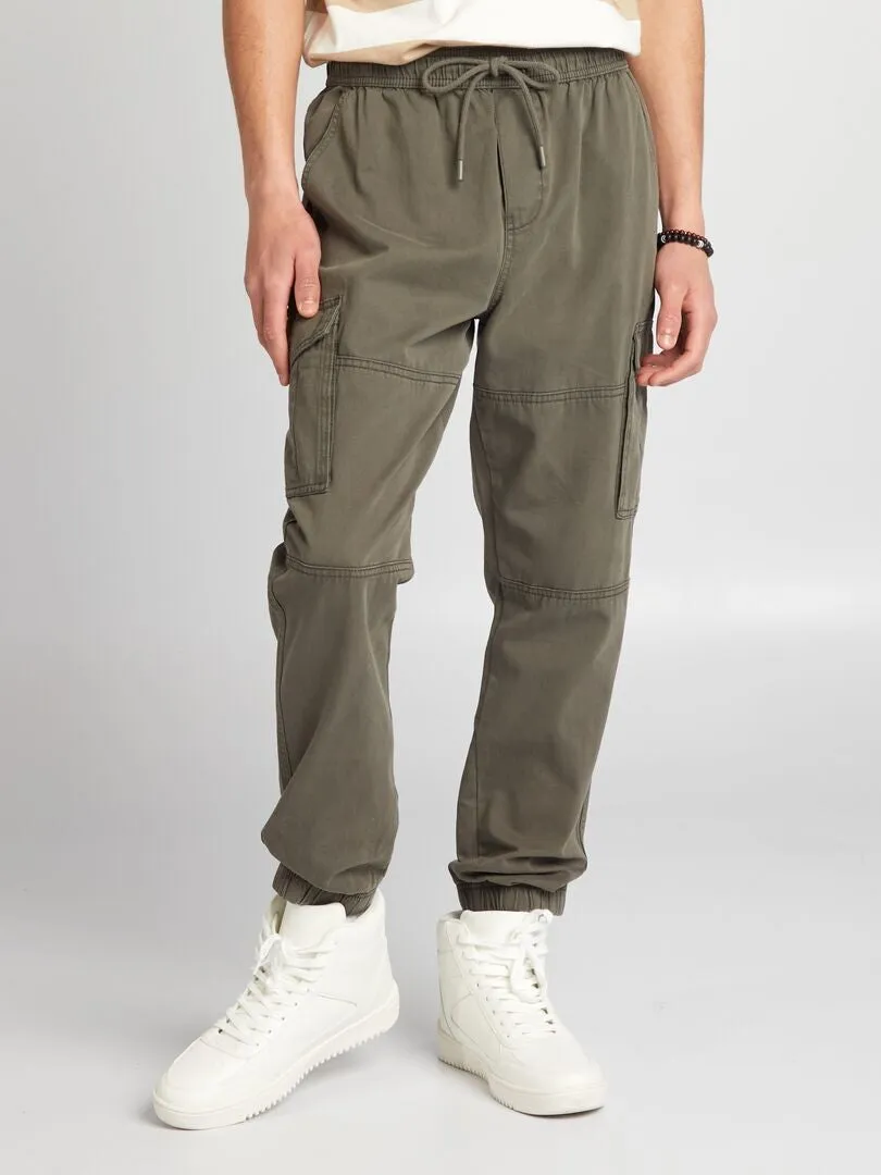 PANTALóN CON BOLSILLOS EN LOS LATERALES  KAKI