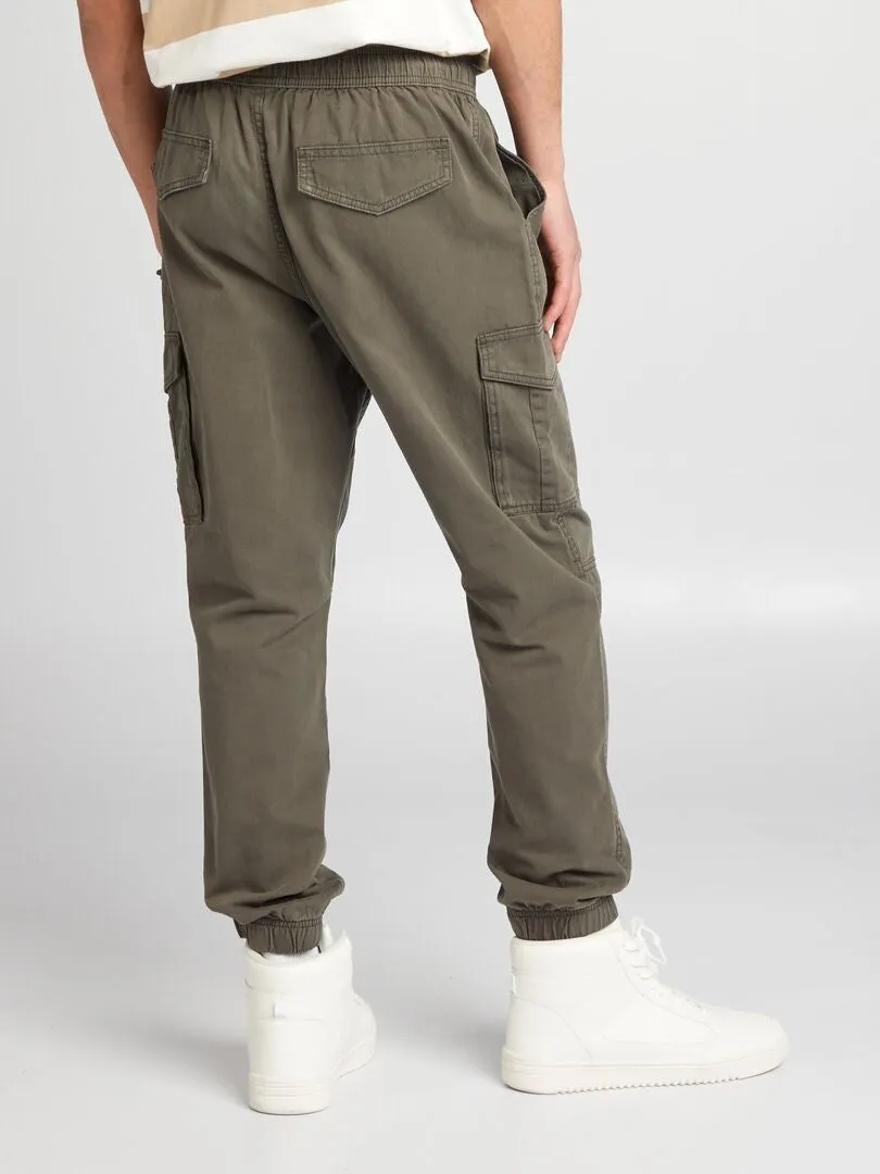 PANTALóN CON BOLSILLOS EN LOS LATERALES  KAKI