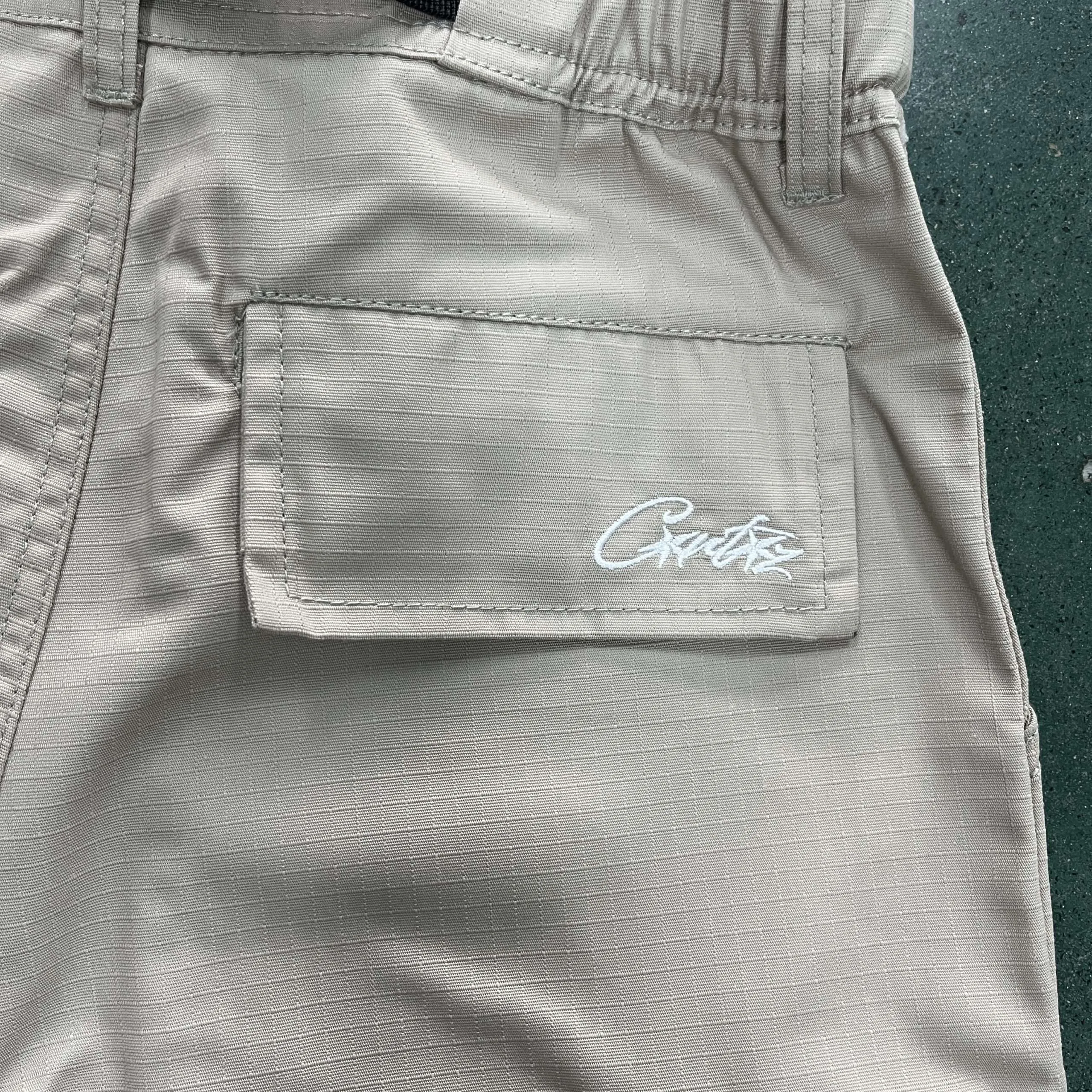 Pantalón Corto Corteiz Beige Summer Season 2023