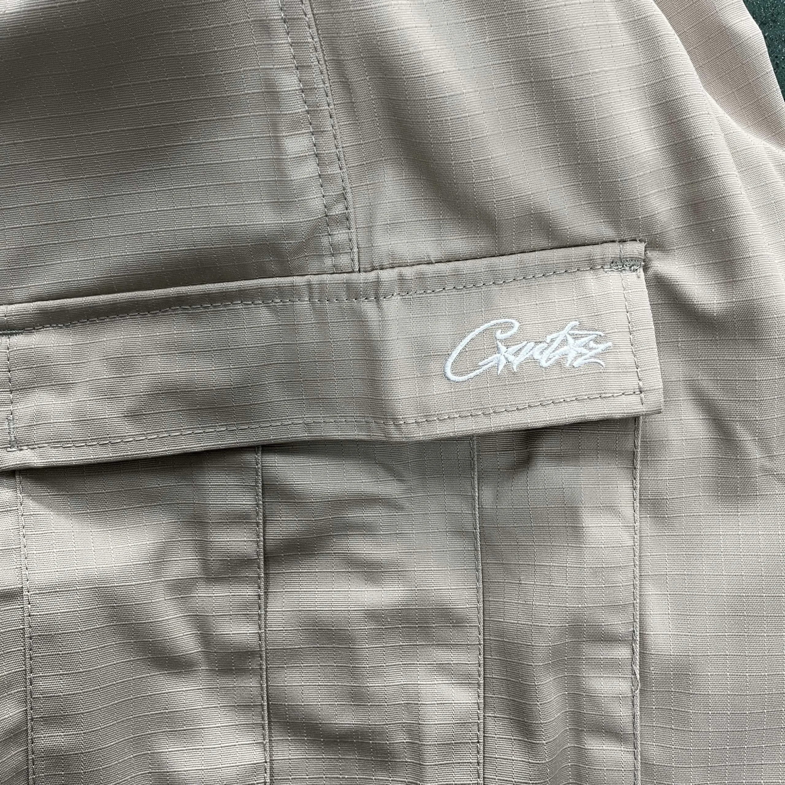Pantalón Corto Corteiz Beige Summer Season 2023