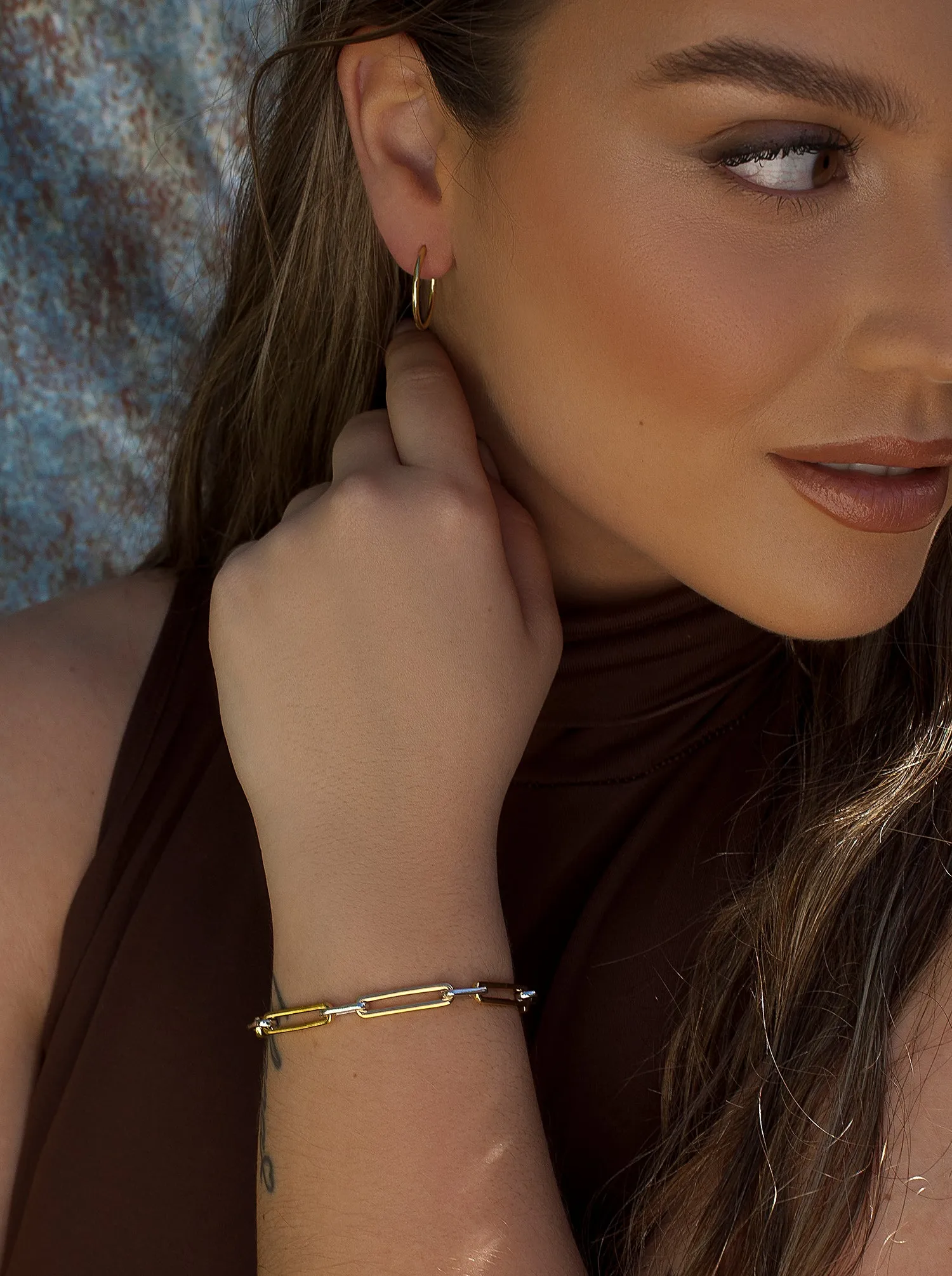 Pendientes aro de plata pequeos diseo fino y elegante dorado