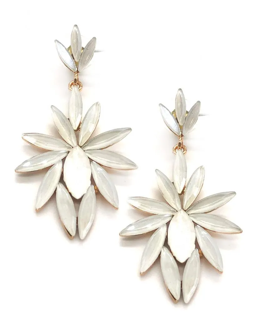 PENDIENTES LARGOS BLANCOS DISEÑO ESPECIAL