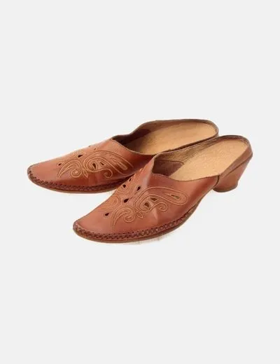 Pikolinos Mule de piel con tacón bajo