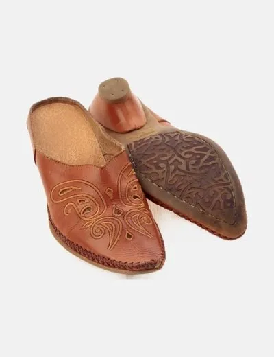 Pikolinos Mule de piel con tacón bajo